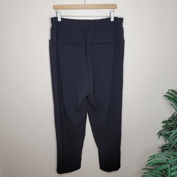 Universal Standard | Black Pull-on Waist Pants with Front Slip Pockets - Picture 4 of 5